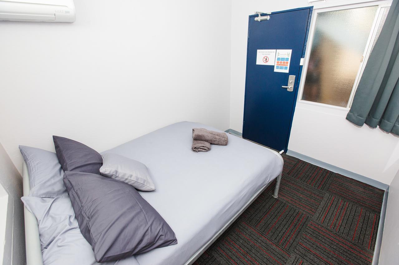 Mad Monkey Waterfront Hostel Cairns Bagian luar foto