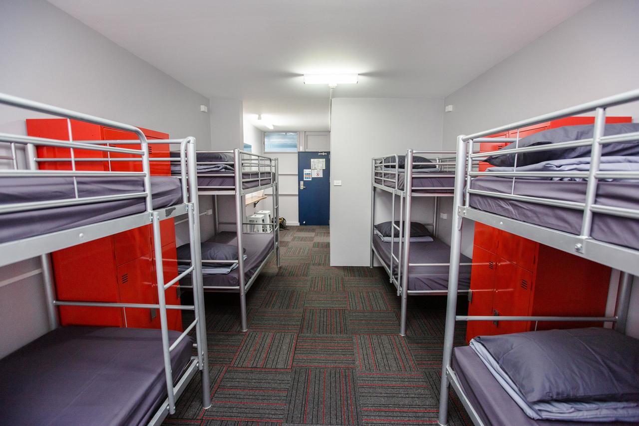 Mad Monkey Waterfront Hostel Cairns Bagian luar foto
