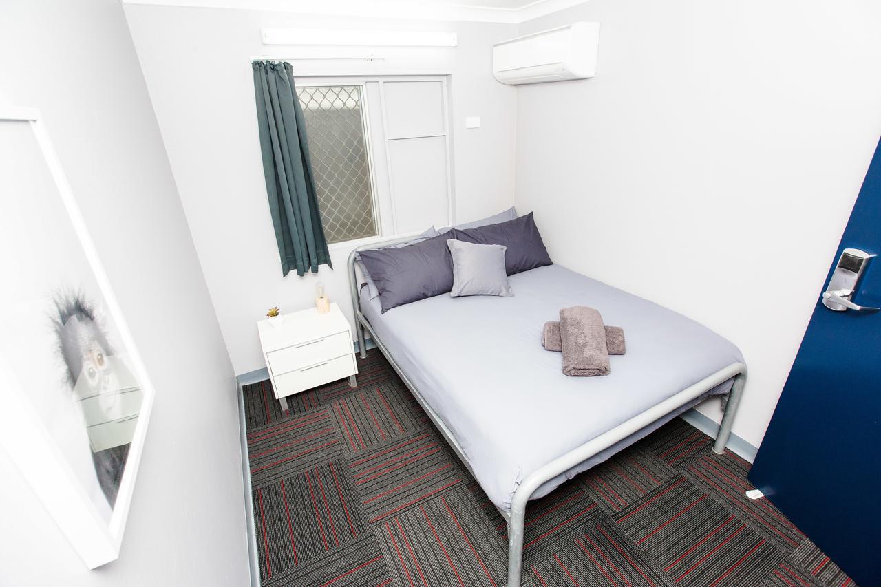 Mad Monkey Waterfront Hostel Cairns Bagian luar foto