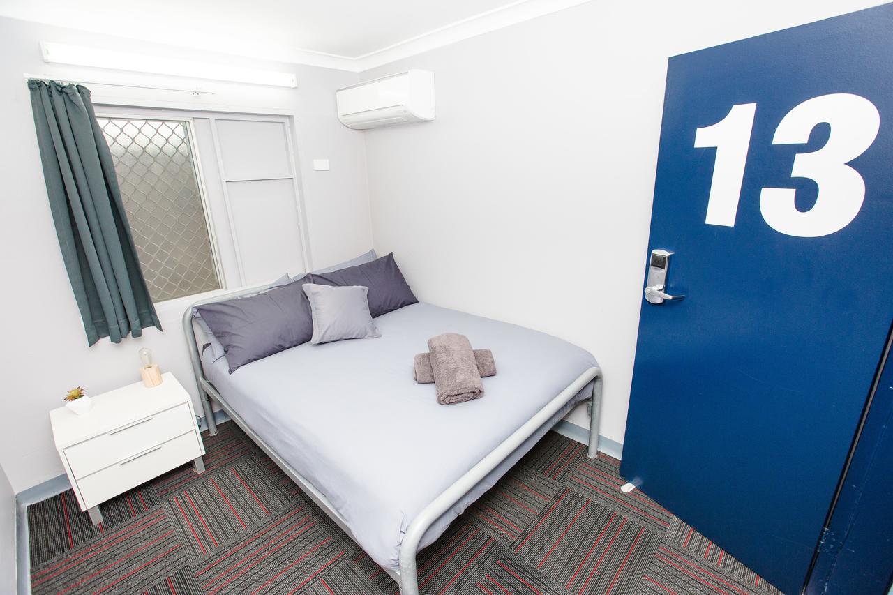 Mad Monkey Waterfront Hostel Cairns Bagian luar foto